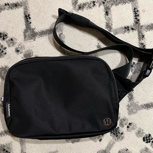 Like New Lululemon Everywhere Large Belt Bag